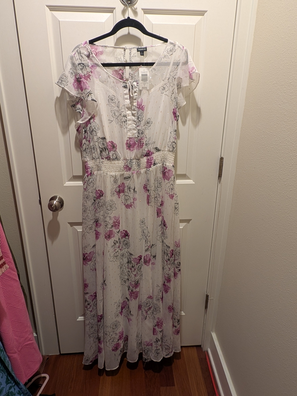 Torrid Sz 2 Floral Chiffon Maxi Dress - White with Pink And Black Flowers